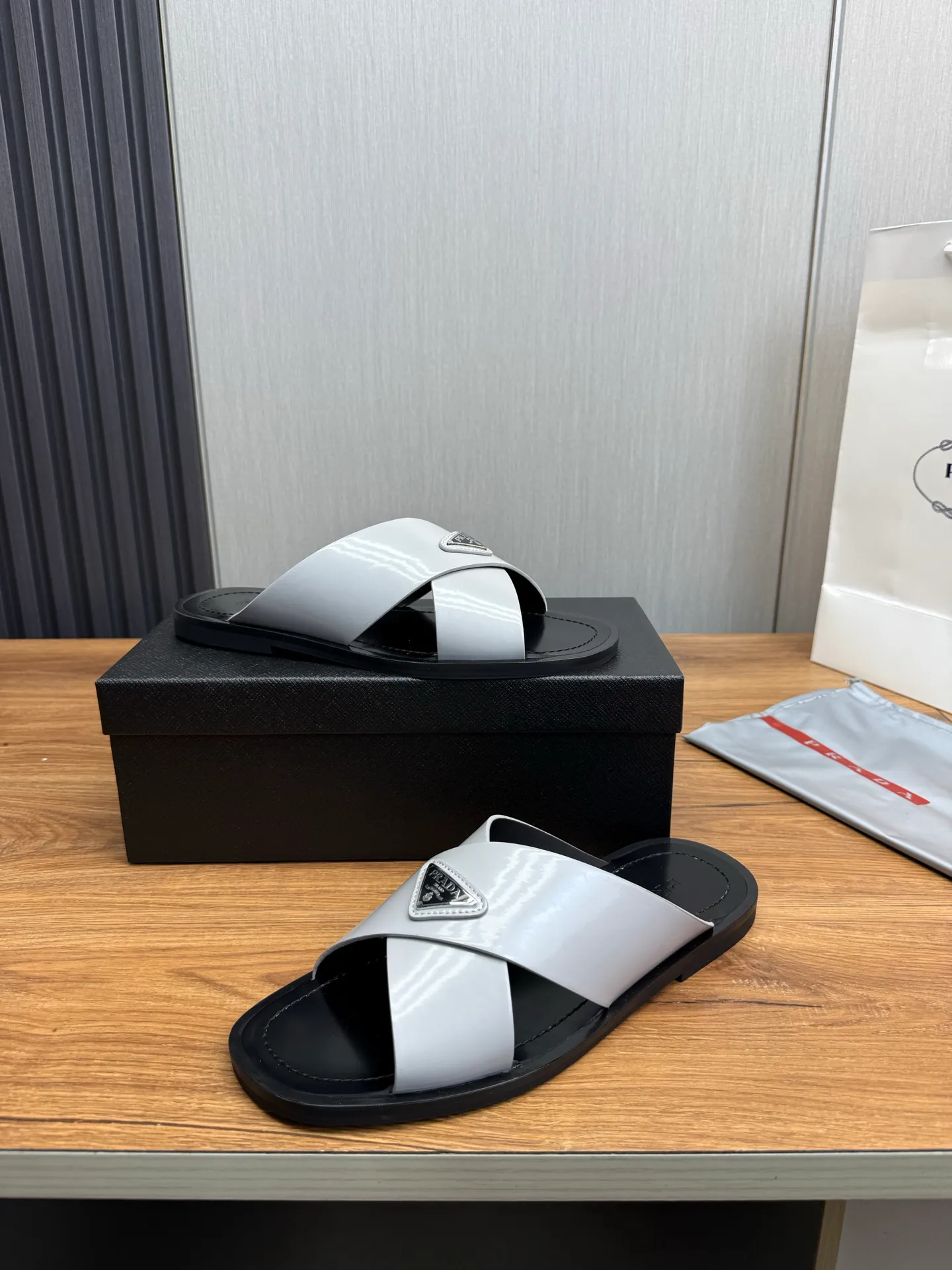 Factory price 340💰 ＰＲＡＤＡPrada - popular men's slippers hot sale 🔥 🩴Official website one to one production 38-45 sizes 45 46 🉑️Customized!